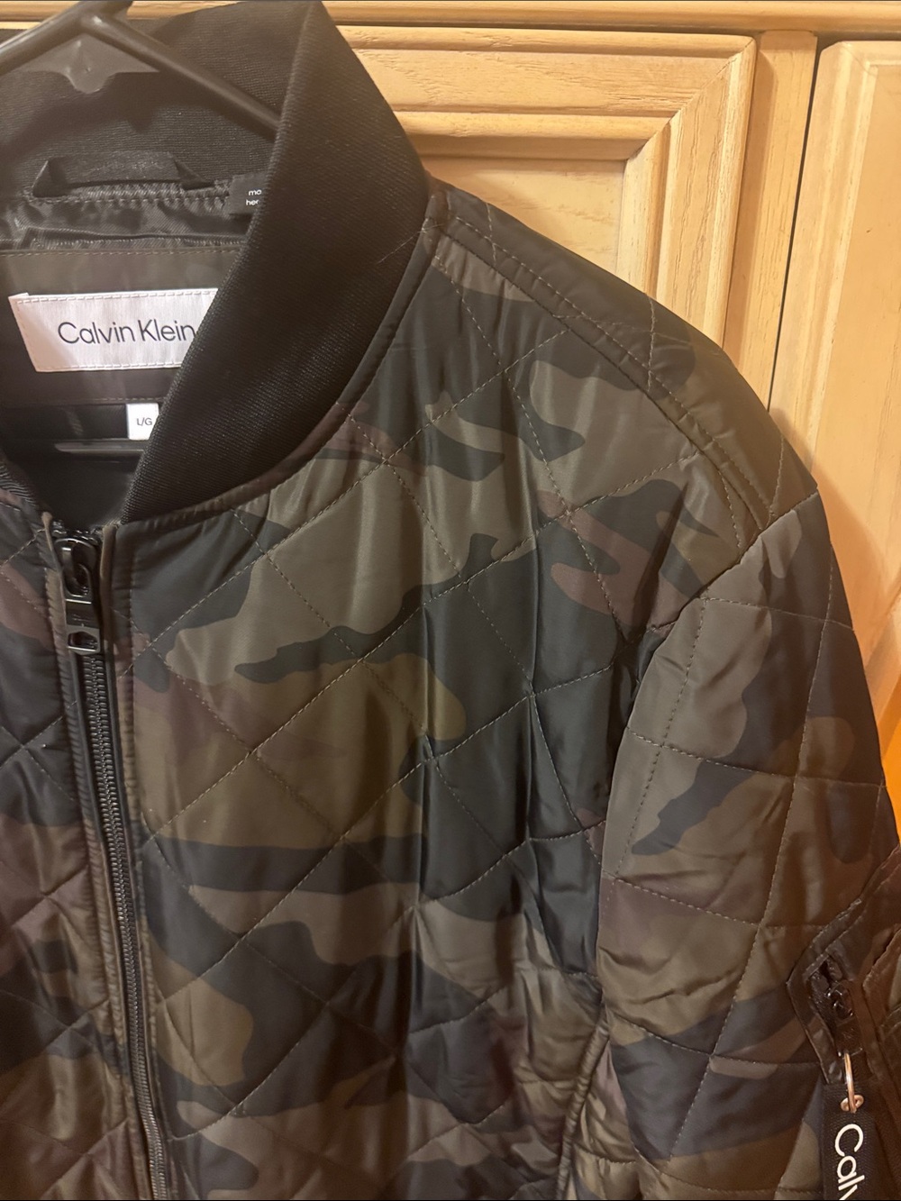 Calvin Klein Men's Black & Olive Camo Quilted Bomber Jacket. - Picture 3 of 10
